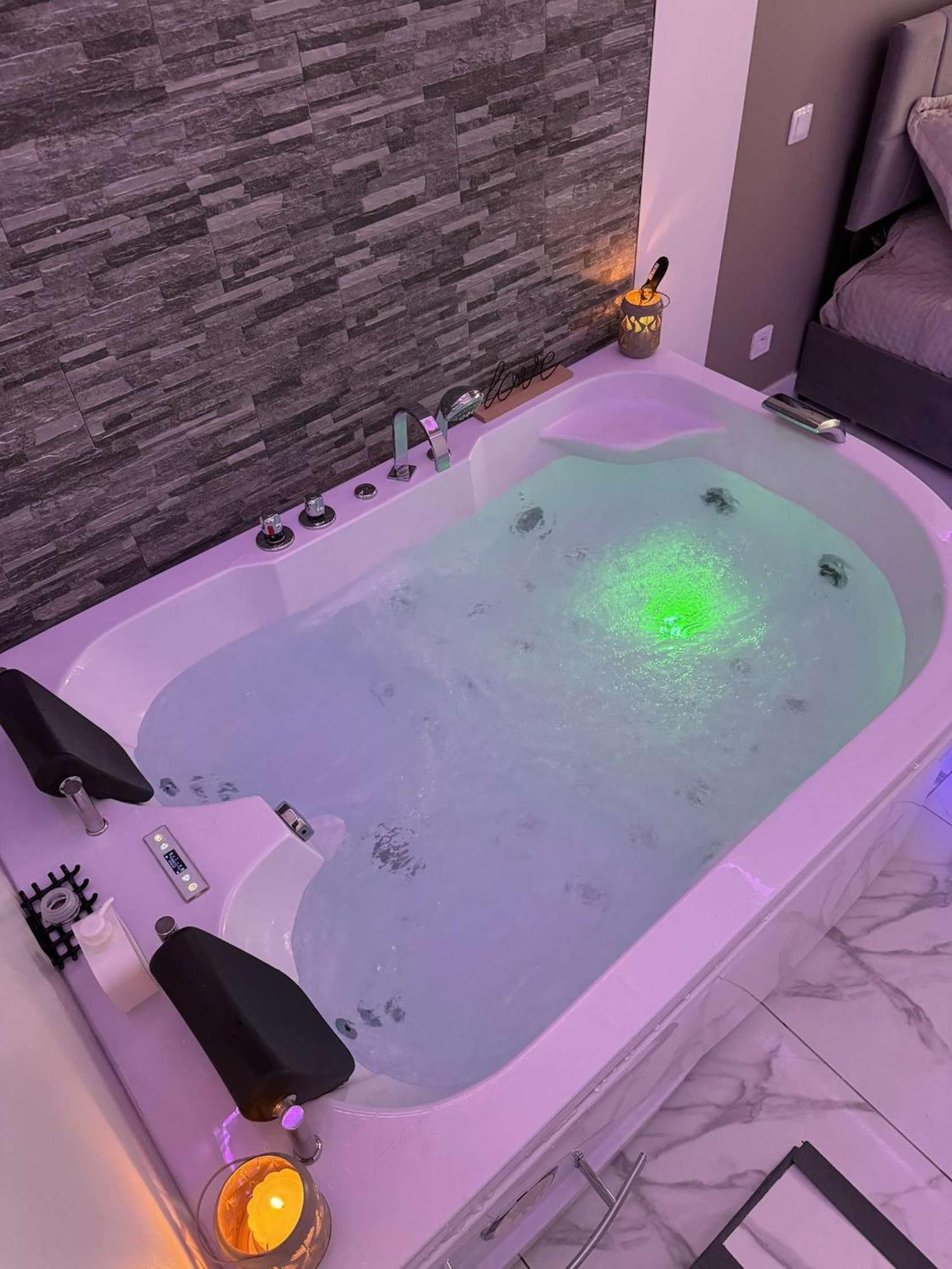 Suite Gold By L Amaryllis I Jacuzzi & Sauna Prive I Centre Beziers Arrivee Autonome Екстер'єр фото