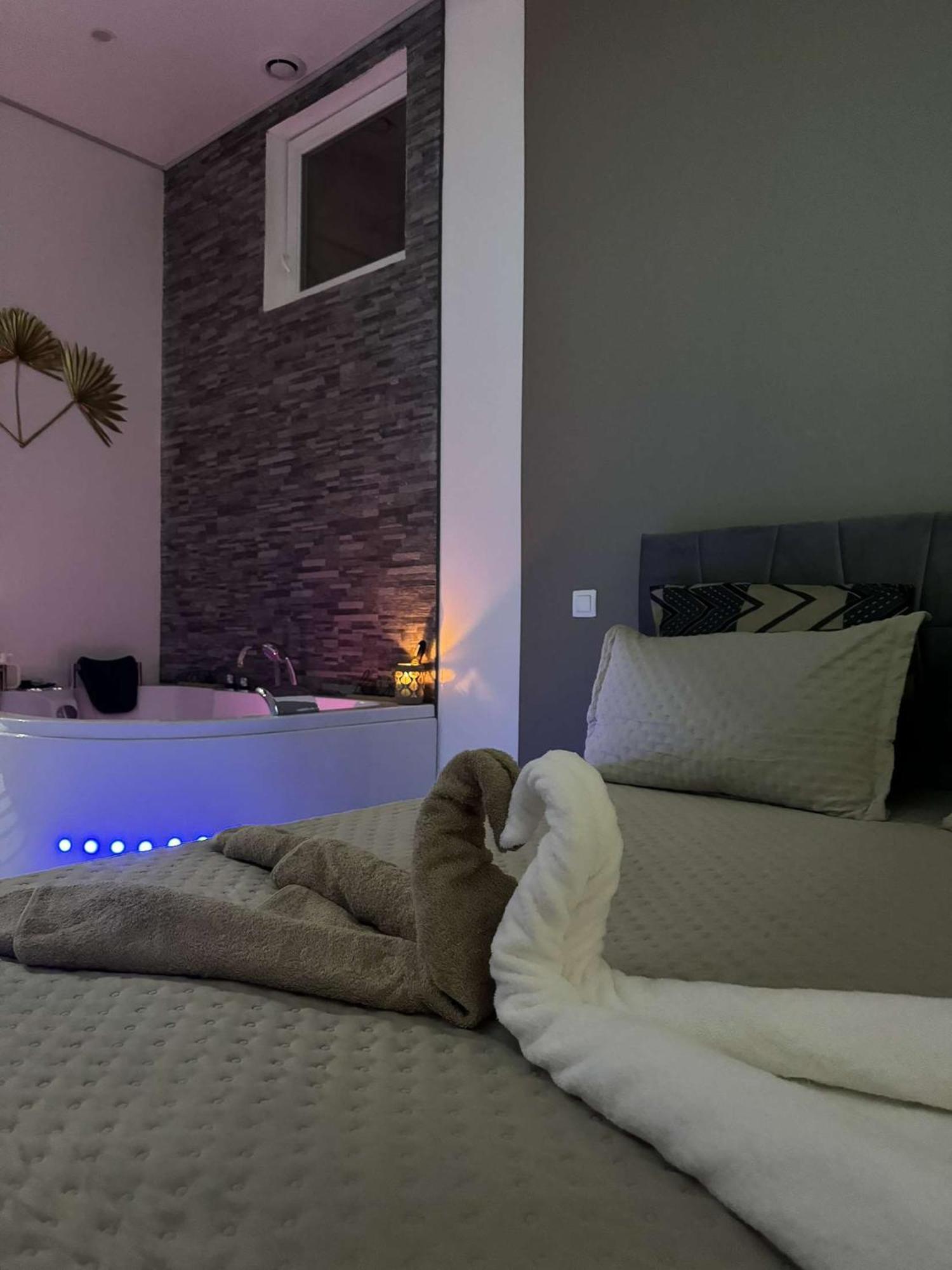 Suite Gold By L Amaryllis I Jacuzzi & Sauna Prive I Centre Beziers Arrivee Autonome Екстер'єр фото