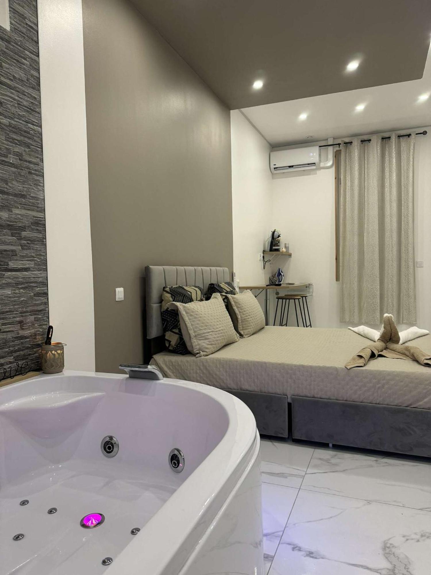 Suite Gold By L Amaryllis I Jacuzzi & Sauna Prive I Centre Beziers Arrivee Autonome Екстер'єр фото