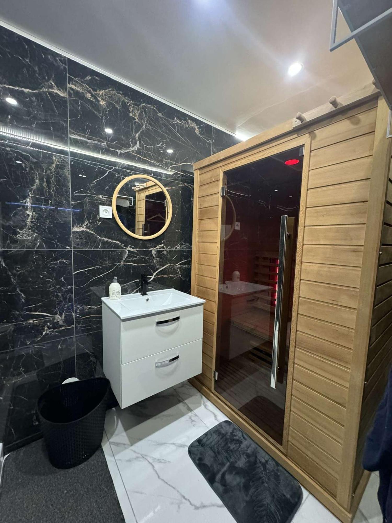 Suite Gold By L Amaryllis I Jacuzzi & Sauna Prive I Centre Beziers Arrivee Autonome Екстер'єр фото