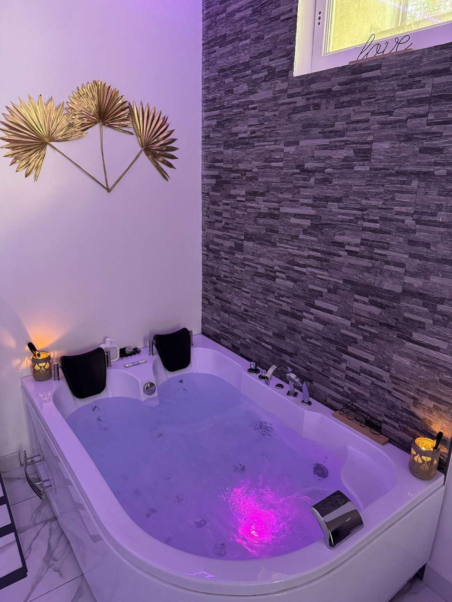 Suite Gold By L Amaryllis I Jacuzzi & Sauna Prive I Centre Beziers Arrivee Autonome Екстер'єр фото