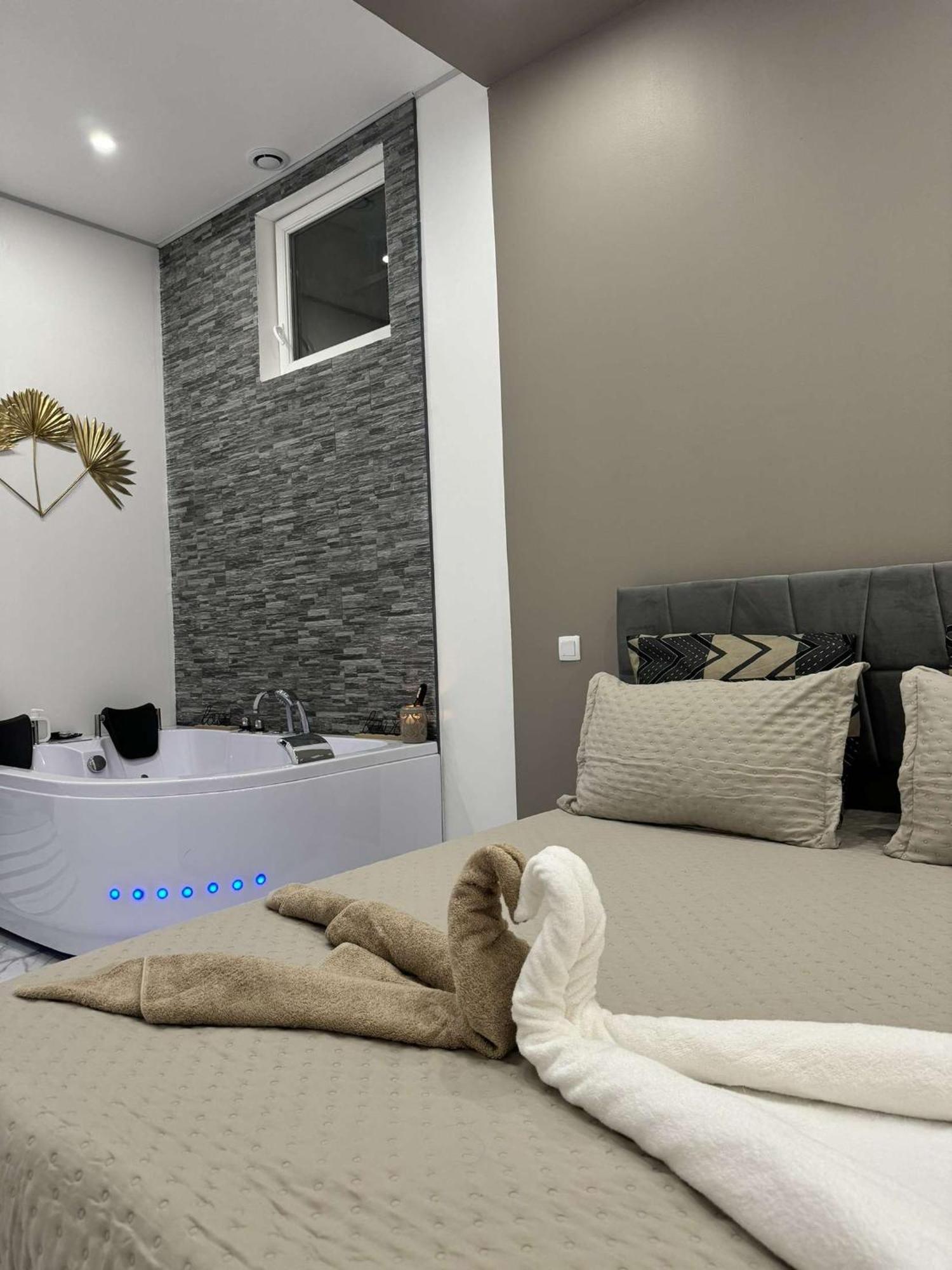 Suite Gold By L Amaryllis I Jacuzzi & Sauna Prive I Centre Beziers Arrivee Autonome Екстер'єр фото