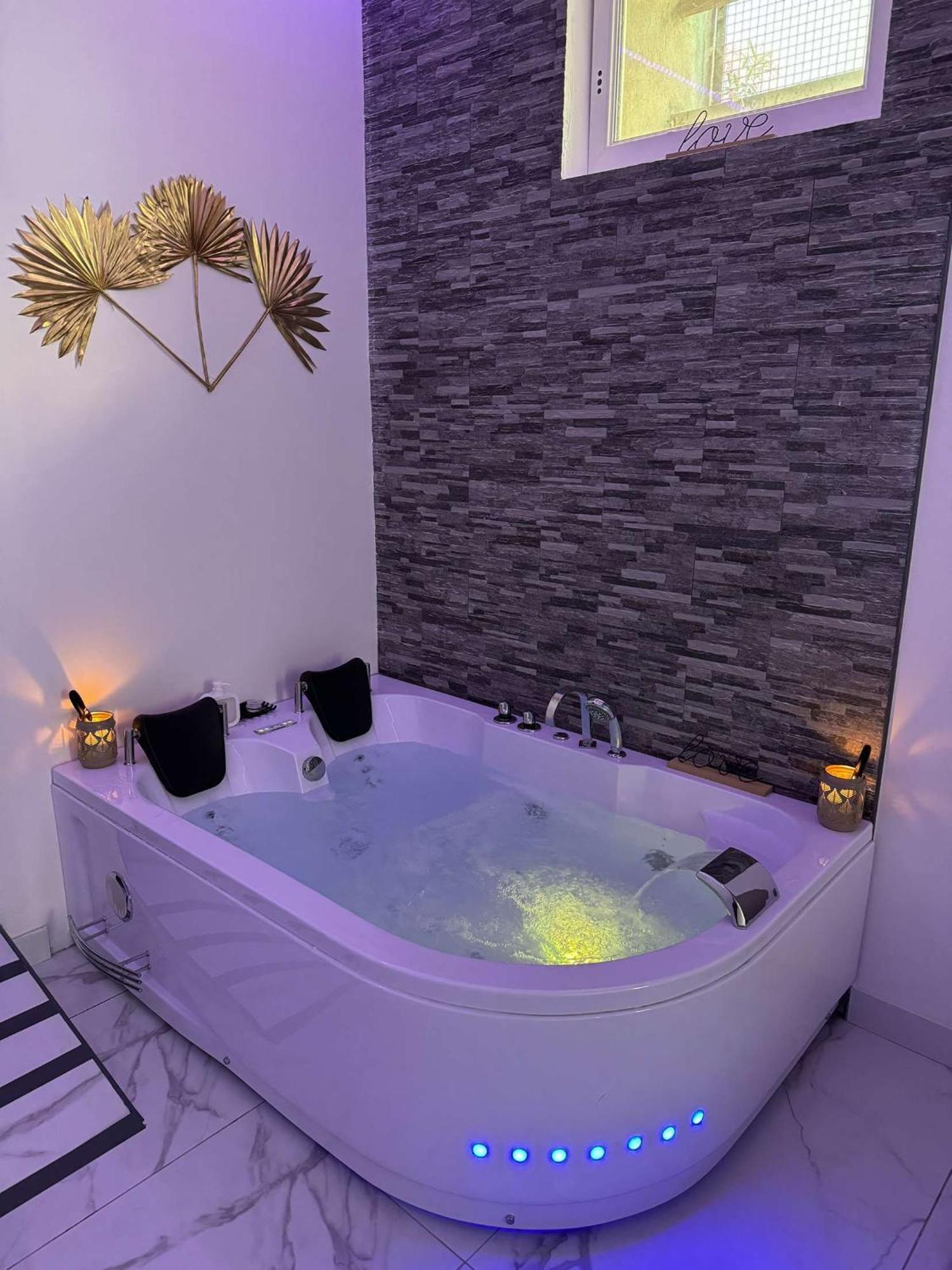 Suite Gold By L Amaryllis I Jacuzzi & Sauna Prive I Centre Beziers Arrivee Autonome Екстер'єр фото